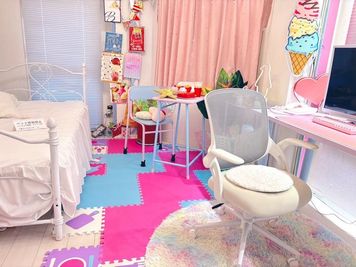 白基調 かわいい系 おしゃれ ネオン部屋 シティポップ風 かわいい - 撮影レンタルスペース「ねぉすた」桜川