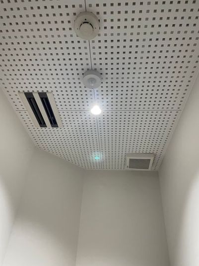 WAW神田　駅近1分　モニター完備の一人用完全個室「T10」 - WAW神田