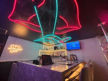 雰囲気あるバーカウンター完備！ - OTC overの室内の写真