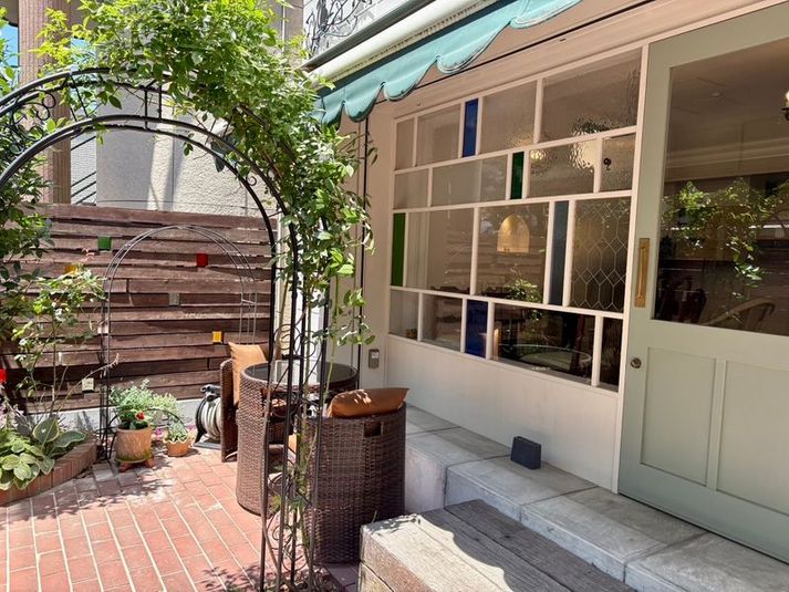 テラス付きレンタルスペース - びろーどの猫