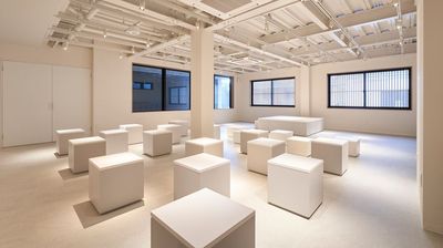 「自由器」のレイアウト例1 - 新花小町イベントスペース イベントスペースの室内の写真