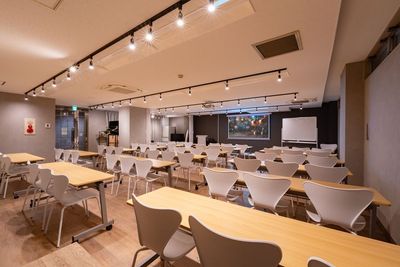 よりみち会議室　水道橋店 水道橋駅4分 席数60（立食80）のイベントスペース・貸会議室の室内の写真