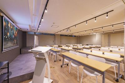 よりみち会議室　水道橋店 水道橋駅4分 席数60（立食80）のイベントスペース・貸会議室の室内の写真