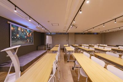【内見無料】水道橋駅4分✨席数60/立食80名⭕️控室/24H/飲食可/100㌅画面/ゴミ処理/会議/懇親会/歓送迎会/セミナー - よりみち会議室　水道橋店