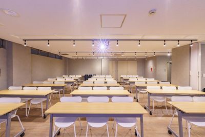 よりみち会議室　水道橋店 水道橋駅4分 席数60（立食80）のイベントスペース・貸会議室の室内の写真