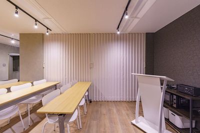 ソファ席を間仕切りしたイメージです。
 - よりみち会議室　水道橋店 水道橋駅4分 席数60（立食80）のイベントスペース・貸会議室の室内の写真
