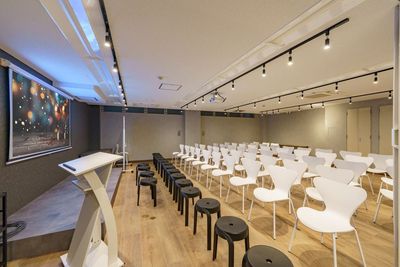 よりみち会議室　水道橋店 水道橋駅4分 席数60（立食80）のイベントスペース・貸会議室の室内の写真