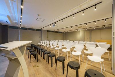 よりみち会議室　水道橋店 水道橋駅4分 席数60（立食80）のイベントスペース・貸会議室の室内の写真