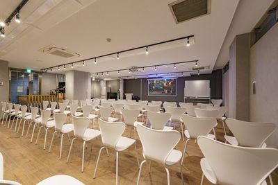 よりみち会議室　水道橋店 水道橋駅4分 席数60（立食80）のイベントスペース・貸会議室の室内の写真
