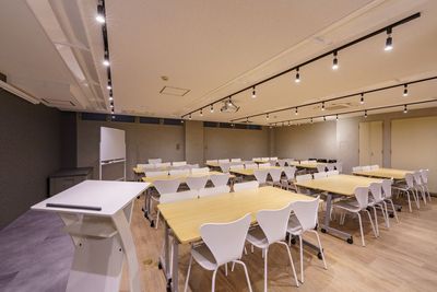 よりみち会議室　水道橋店 水道橋駅4分 席数60（立食80）のイベントスペース・貸会議室の室内の写真