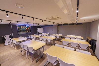 よりみち会議室　水道橋店 水道橋駅4分 席数60（立食80）のイベントスペース・貸会議室の室内の写真