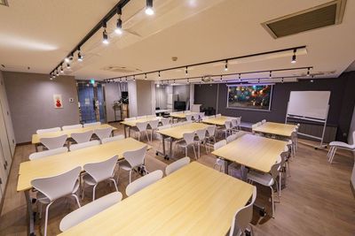 よりみち会議室　水道橋店 水道橋駅4分 席数60（立食80）のイベントスペース・貸会議室の室内の写真
