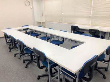 会議室F【飯田橋駅　徒歩5分】18名利用可！＜Web会議・社内MTG・イベントにオススメ＞ - 【リロの会議室】飯田橋