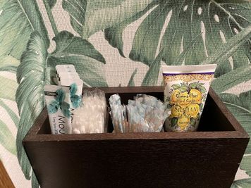 女性に嬉しい、マウスウォッシュ、ハンドクリーム等のアメニティも完備♬ - カラオケBarうたたね　阿佐ヶ谷店 カラオケ付きレンタルスペースの室内の写真