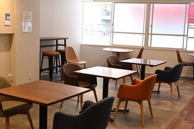 カフェスペースとして使うことができます。 - レンタルスペース<革命と鍛錬> 30名超受け入れ可能！！<革命と鍛錬>の室内の写真