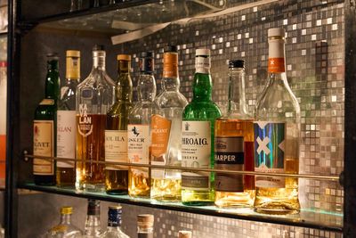 スタイリッシュにお酒が置いてあります（お酒を使う場合は別途費用必要です） - Ｂａｒ凸〇の室内の写真