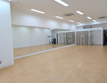 ✨東松戸駅2分✨レッスンで好評♫大きな鏡のある広々きれいな個室のヨガ・ダンススタジオ - イオンカルチャークラブ　東松戸店