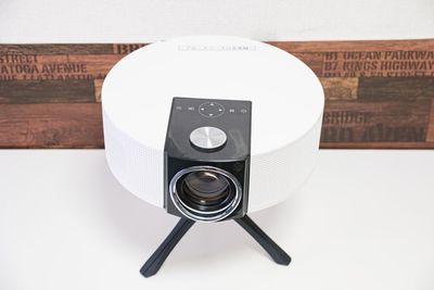 sainyer製のプロジェクターです。
（Bluetooth, Wi-Fi, 3.5mmジャック, USB, HDMI）
22000 lmで昼間も明るいです。 - ブルースペース白金高輪 会議・面談・面接・セミナーの設備の写真