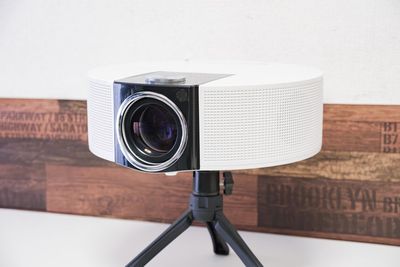 sainyer製のプロジェクターです。
（Bluetooth, Wi-Fi, 3.5mmジャック, USB, HDMI）
22000 lmで昼間も明るいです。 - ブルースペース白金高輪 会議・面談・面接・セミナーの設備の写真