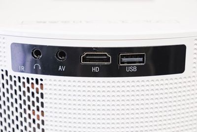 sainyer製のプロジェクターです。
（Bluetooth, Wi-Fi, 3.5mmジャック, USB, HDMI）
22000 lmで昼間も明るいです。 - ブルースペース白金高輪 会議・面談・面接・セミナーの設備の写真