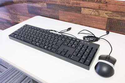 有線マウス（USB）・有線キーボードテンキー付き（USB)もあります。 - ブルースペース白金高輪 会議・面談・面接・セミナーの設備の写真