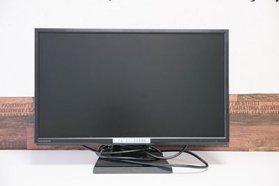 作業用のPCモニターです。テーブルにおいて使えます。 - ブルースペース白金高輪 会議・面談・面接・セミナーの設備の写真