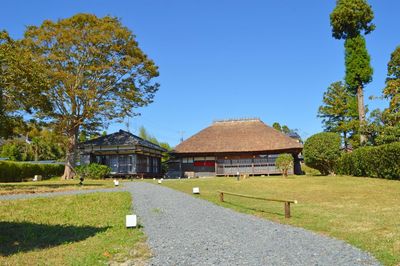 2棟ありますが、かやぶき屋根の建物を貸し出します。 - 宇野邸 レンタルスペースの外観の写真