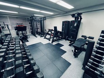 【6月より移転】年中無休《大会出場者も多数ご利用されています!!》マシン充実型プライベートジム！当日予約、24時間利用！ - ナリジム/ナリサロン/ナリスタジオ