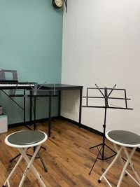 習志野市【リニューアル今なら通常価格から何時でも半額】(定員２名の格安スペース)楽器可　勉強会　セミナー　作業　Wi-Fi有 - UraraStudio千葉【京成大久保店】