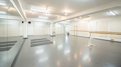 レンタルスタジオYKLAND レンタルスタジオ バレエ・ダンス・ヨガ・格闘技  無料駐車場完備の室内の写真