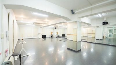 レンタルスタジオYKLAND レンタルスタジオ バレエ・ダンス・ヨガ・格闘技  無料駐車場完備の室内の写真