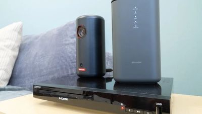 プロジェクター、DVDプレイヤー - リラックス空間名駅 ⭐️ゆったり・まったり・青い大人スペースの室内の写真