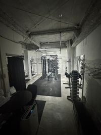 レールライトを調整すれば画面映えする写真や映像の撮影が可能です。 - ASAC GYMの室内の写真