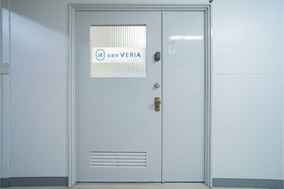 入室はスマートロックで管理 - 自習室 VERIA(ヴェリア) 天神の入口の写真