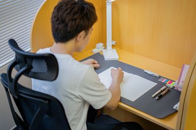 デスクは横幅100cm！広々利用が可能です！ - 自習室 VERIA(ヴェリア) 天神のその他の写真