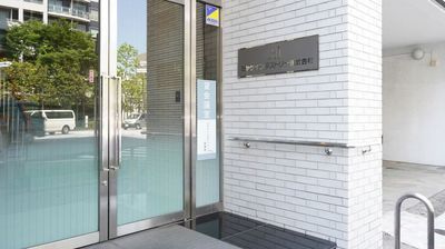 東京メトロ丸ノ内線 四谷三丁目駅 2番出口から徒歩2分 (約170m)。貸会議室の看板のある扉が目印です。 - ミヤケインダストリー会議室 第二会議室 (貸会議室/セミナー会場)の入口の写真