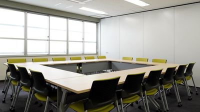 四谷三丁目駅徒歩2分と駅近＆リーズナブルな会議室です。※ロの字形式　18名着席可能。 - ミヤケインダストリー会議室 第二会議室 (貸会議室/セミナー会場)の室内の写真