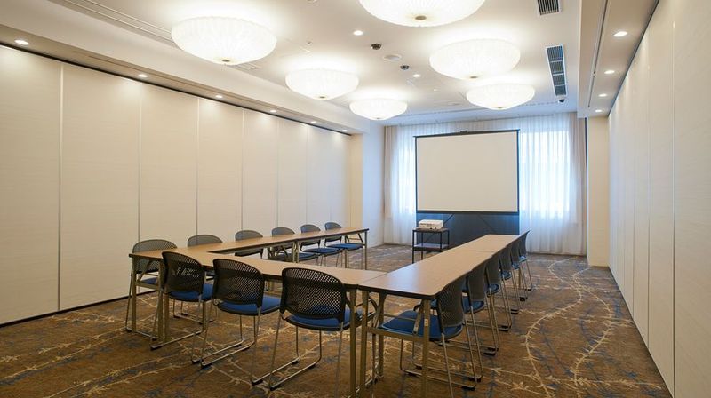 様々な用途・目的でご利用いただける会場です。 - ハートンホール北梅田 もえぎ3の室内の写真