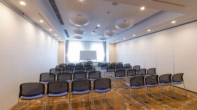 地下鉄御堂筋線から徒歩2分の好立地！「もえぎ4」をぜひ研修・セミナーなどにご活用ください！ - ハートンホール北梅田