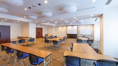 ホテル内の会場「もえぎ1+2」は最大120名様まで収容可能な広々スペースです。 - ハートンホール北梅田
