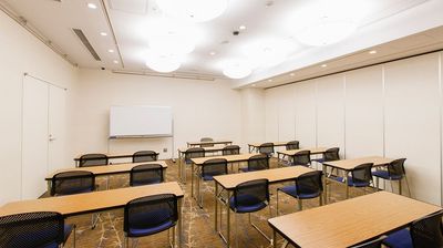 最大収容50名様！セミナー・研修・会議室など様々な用途にご活用いただける「こがね1」でございます！ - ハートンホール北梅田
