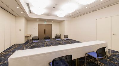 様々な用途・目的でご利用いただける会場です。 - ハートンホール北梅田 ぐんじょう1の室内の写真