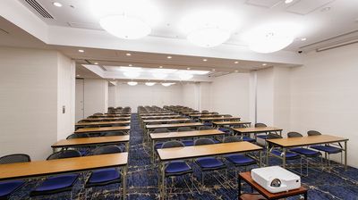 最大収容128名様の広々空間！研修・セミナー・パーティー・展示会など、様々な用途で大活躍のスペース「ぐんじょう1+2+3」です！ - ハートンホール北梅田
