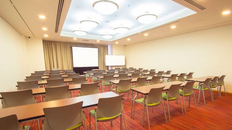 様々な用途・目的でご利用いただける会場です。 - ハートンホール日本生命御堂筋ビル12F パンジーの室内の写真