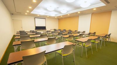 御堂筋線心斎橋駅から徒歩約2分！企業説明会・講演会・研修会・会議 など様々な用途にご対応いたします！ - ハートンホール日本生命御堂筋ビル12F