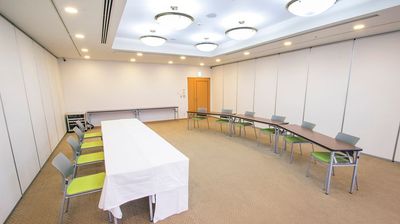 御堂筋線心斎橋駅から徒歩約2分！解放感のある大きな窓で、展示会やイベントルームとしてもオススメです！ - ハートンホール日本生命御堂筋ビル12F