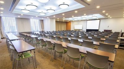御堂筋線心斎橋駅から徒歩約2分！最大収容110名様の広々スペースで、展示会・イベントルームにもご活用いただけます！！ - ハートンホール日本生命御堂筋ビル12F