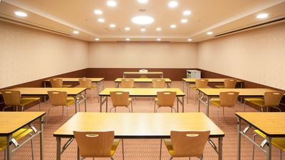 様々な用途・目的でご利用いただける会場です。 - ハートンホール本町 ヒマワリの室内の写真