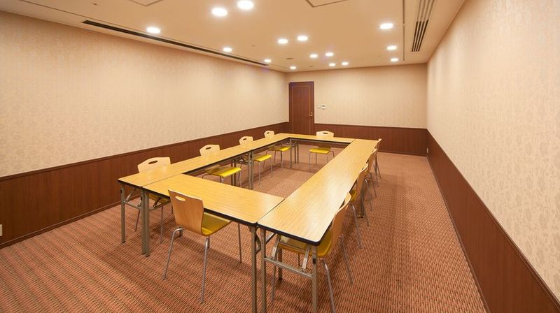 様々な用途・目的でご利用いただける会場です。 - ハートンホール本町 チューリップの室内の写真