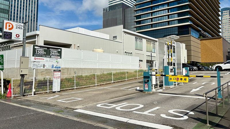 イベントスペース芝生広場 - LIVINGTOWN みなとみらい